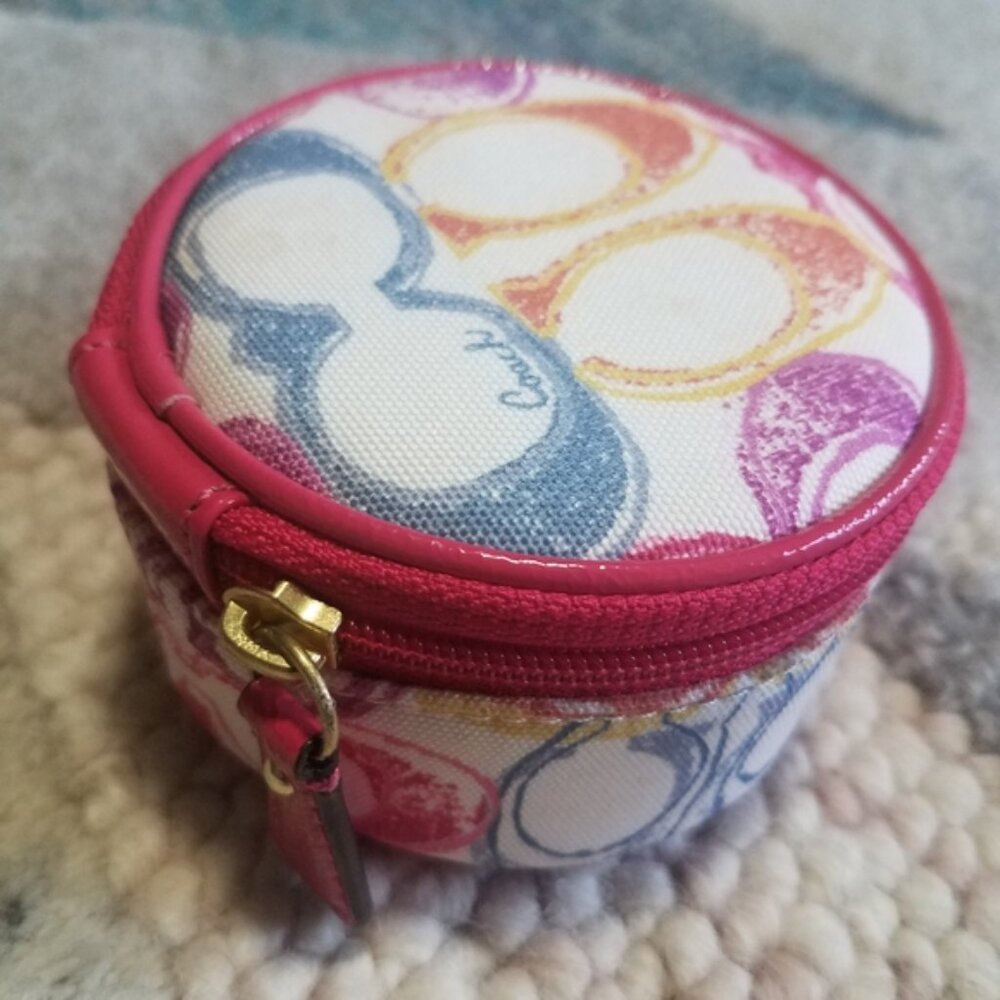 🧳 Coach Scribble Signature Round Travel Jewelry Case - Picture 3 of 6